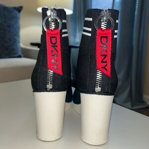 DKNY
WARBI - WEDGE ANKLE